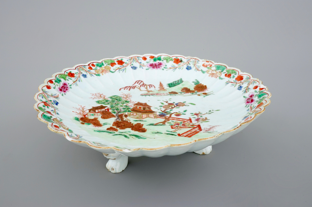 A Chinese lobed famille rose dish on feet, Qianlong, 18th C.