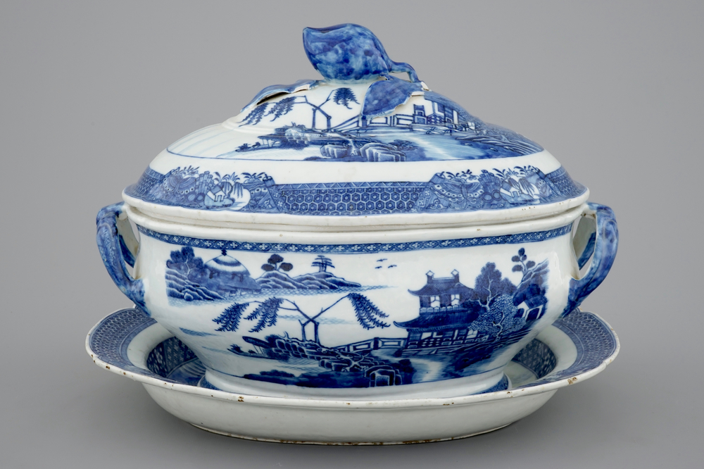 A Chinese blue and white export tureen on stand, Qianlong, 18th C.
