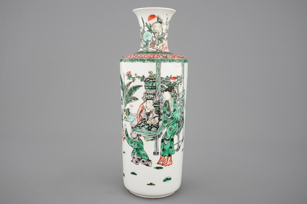 Een fraaie Chinese vaas in famille verte porselein, 19e eeuw