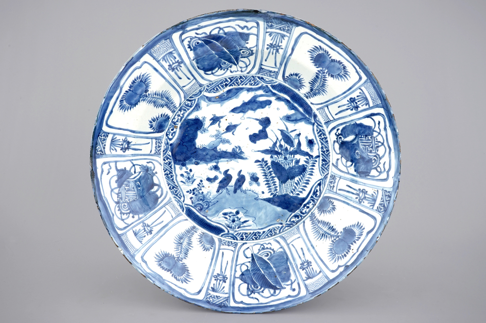 A massive blue and white Chinese kraak porcelain dish, 17th C.