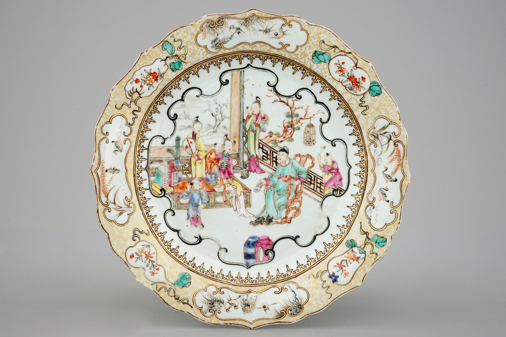 A Chinese famille rose plate with mandarin design, Qianlong, 18th C.