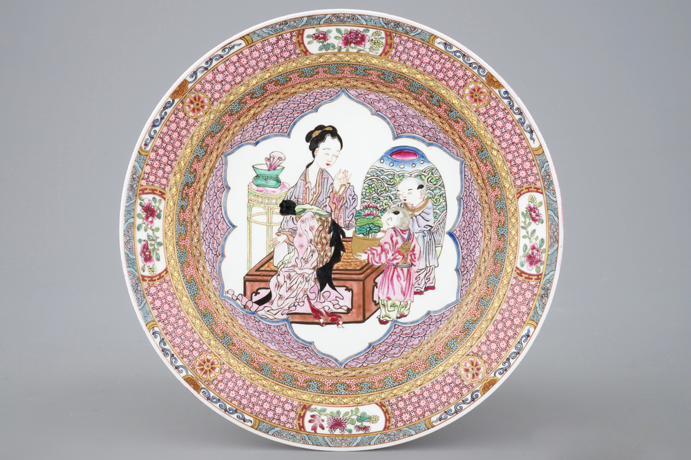 A fine Chinese Yongzheng style ruby back plate with a lady with boys, 19/20th C.