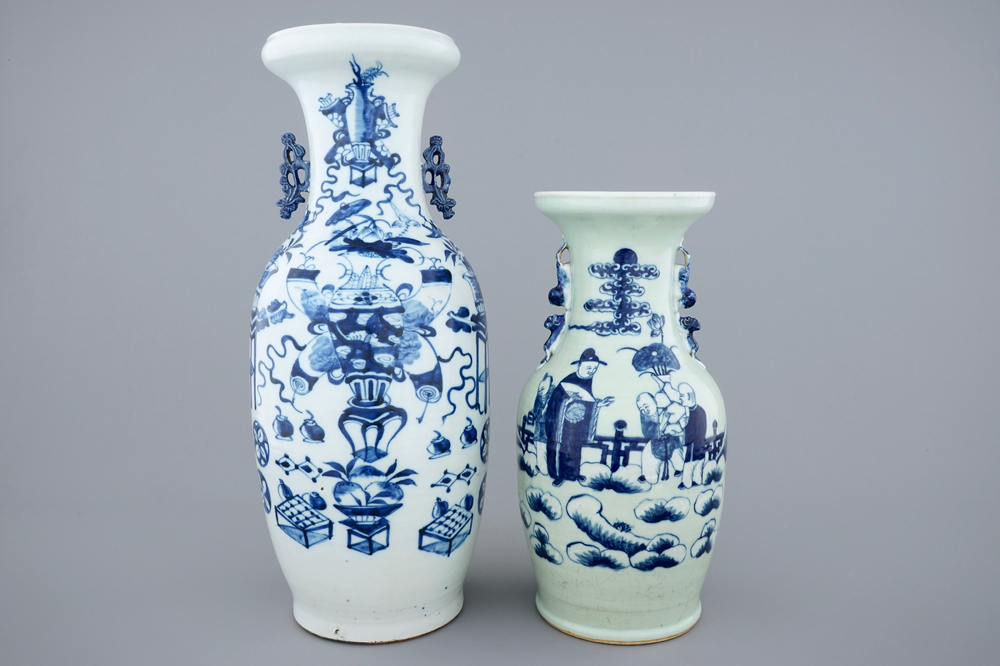 Deux vases en porcelaine de Chine en bleu et blanc sur fond c&eacute;ladon, 19&egrave;me