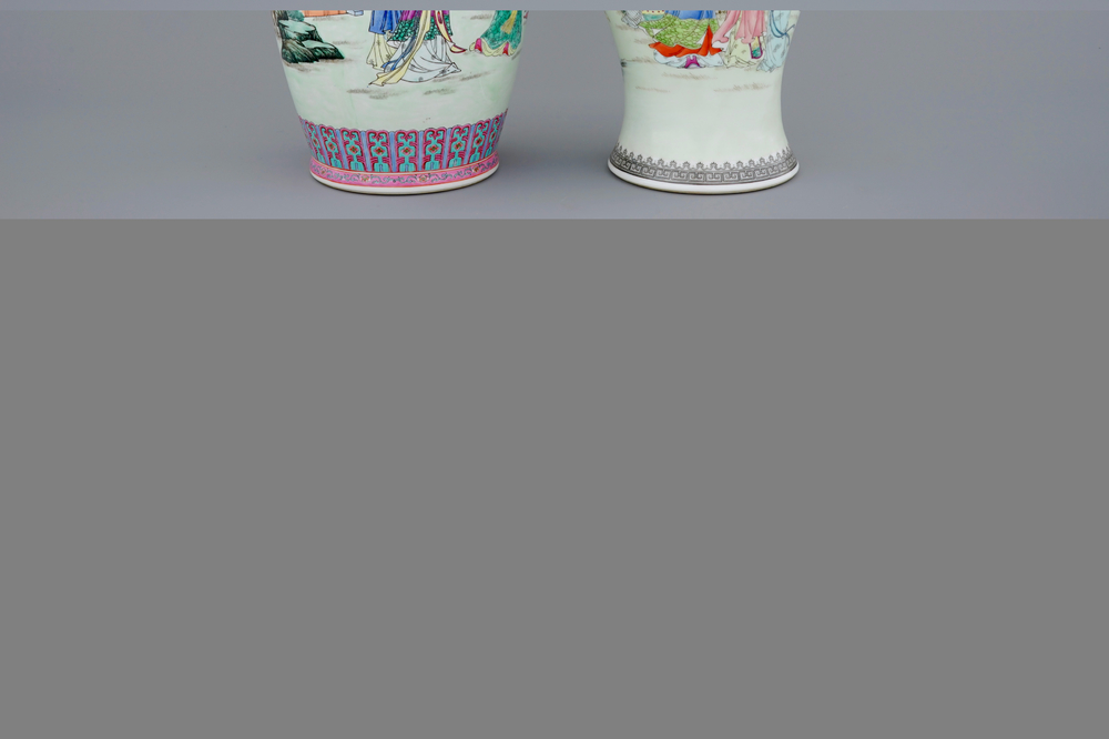 Deux vases en porcelaine de Chine famille rose d'&eacute;poque R&eacute;publique, 20&egrave;me