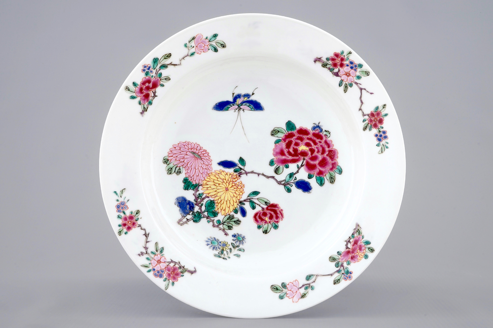 A fine Chinese famille rose butterfly plate, Yongzheng, 1723-1735