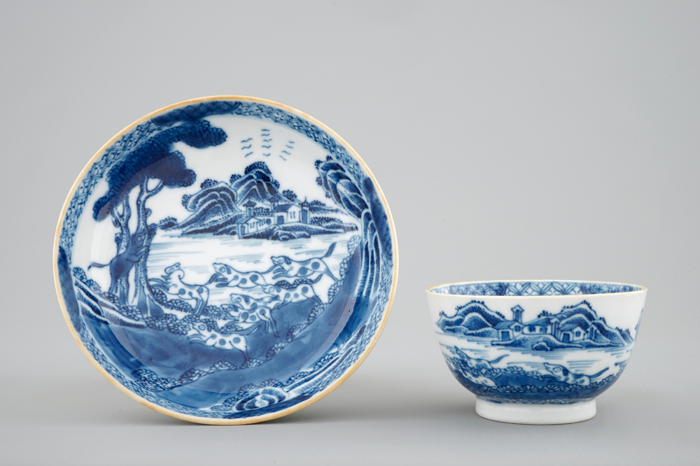 A Chinese blue and white cup and saucer with dogs, Qianlong, 18th C.
