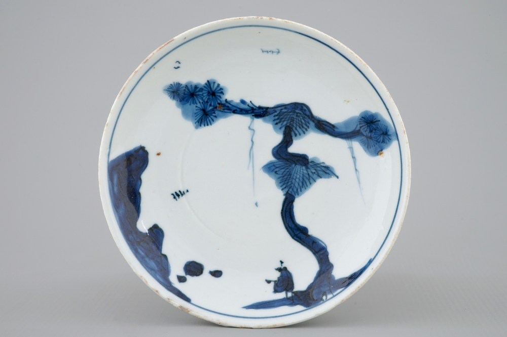 A Chinese ko-sometsuke blue and white saucer dish for the Japanese market, Transitional period, 1620-1683