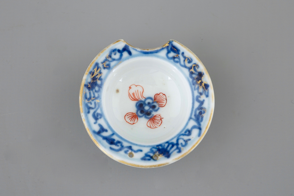 Un plat &agrave; barbe miniature en porcelaine de Chine de style Imari, Qianlong, 18&egrave;me