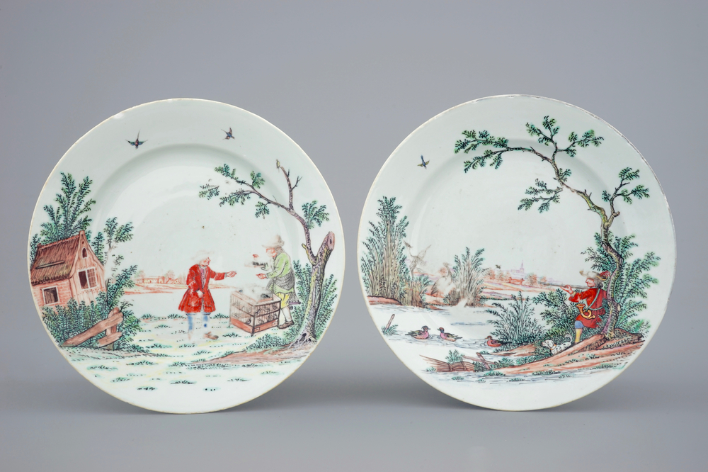 Een paar in Nederland beschilderde Chinese borden met &quot;De Eendenjacht&quot;, 18e eeuw