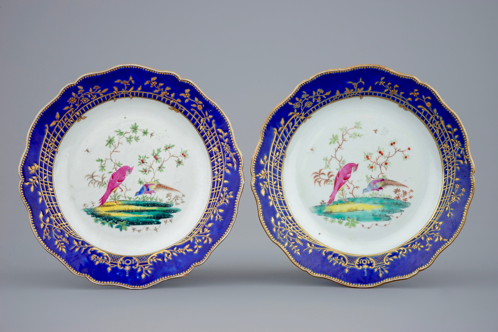A pair of Chinese export porcelain plates after &agrave; S&egrave;vres example, Qianlong, 18th C.