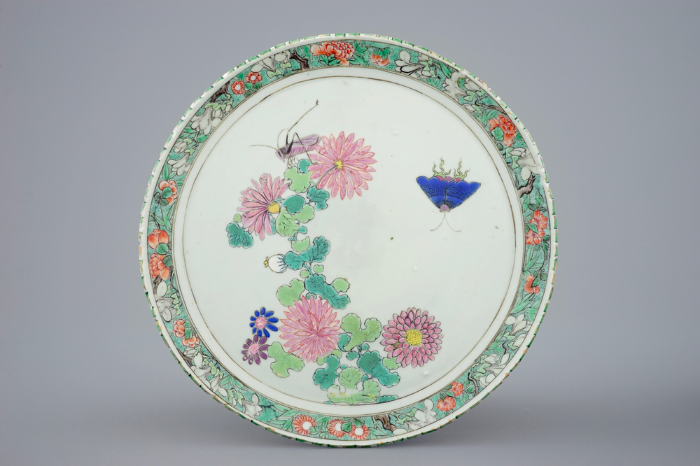 An unusual Chinese famille rose/verte plate with a decorated rim, ex-coll. August the Strong, Kangxi/Yongzheng