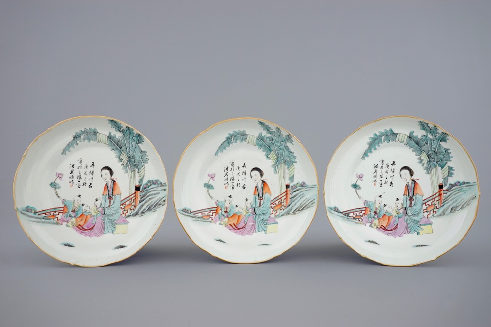 Un lot de 3 assiettes en porcelaine de Chine qianjiang cai, 19/20&egrave;me