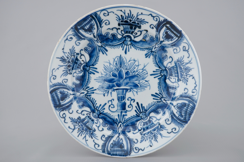 A Chinese blue and white plate after a Dutch Delft example, Qianlong, 18th C.