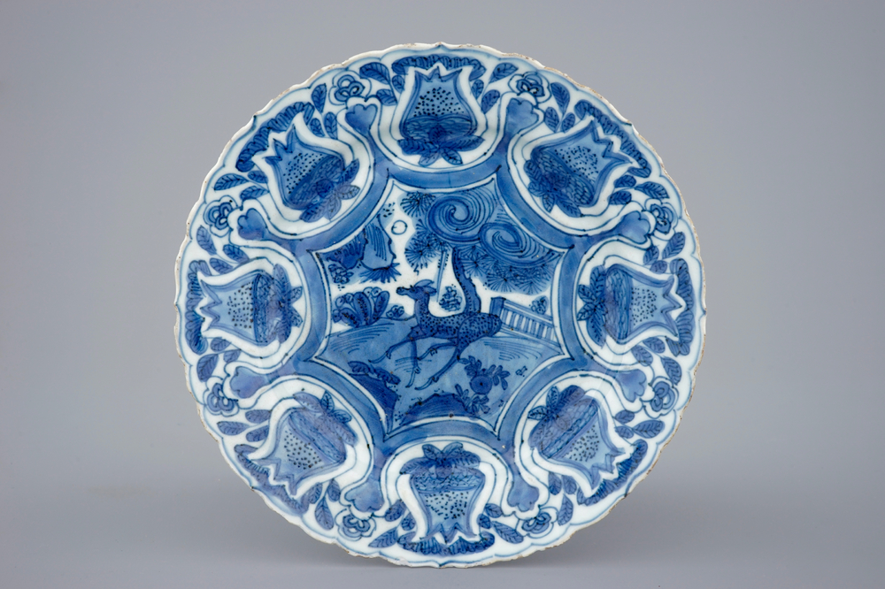 A blue and white Chinese kraak porcelain plate with a deer, Wanli, 1573-1619