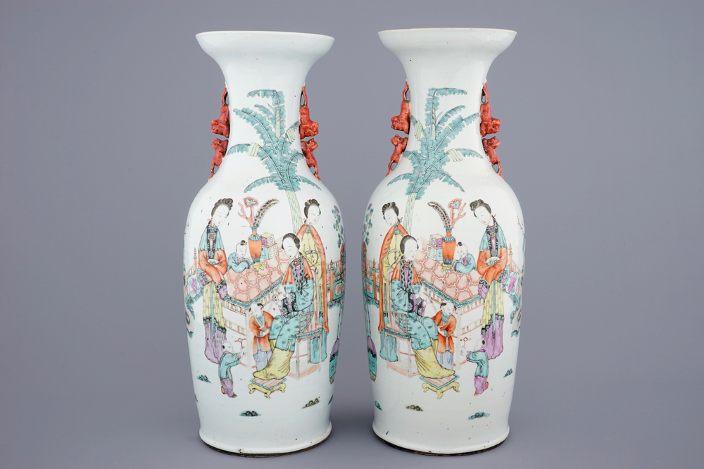 A pair of Chinese qianjiangcai vases signed Xiao Yun, 19/20th C.