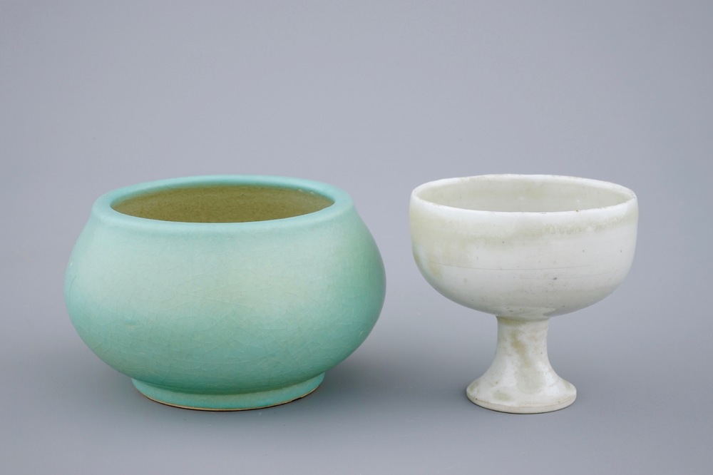 A Chinese turquoise brushwasher, 17/18th C. and a white glazed stem cup, Ming Dynasty, 16/17th C.