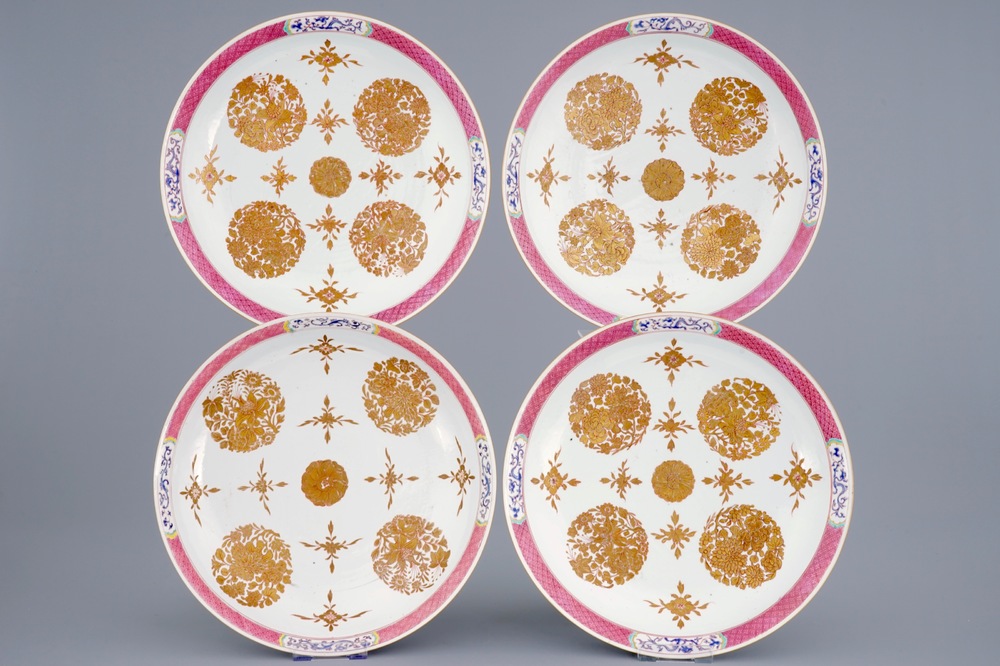 Un lot de 4 plats en porcelaine de Chine famille rose, Qianlong, 18&egrave;me