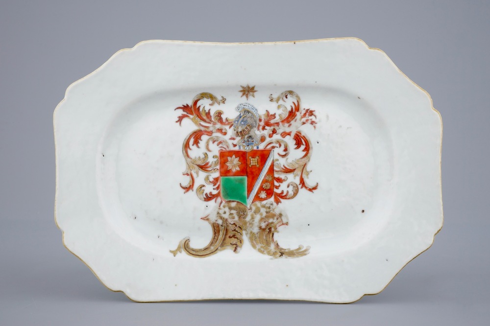 A Chinese Dutch-market export porcelain armorial tray, arms of the &quot;de Heere&quot; family, Qianlong period, ca. 1763