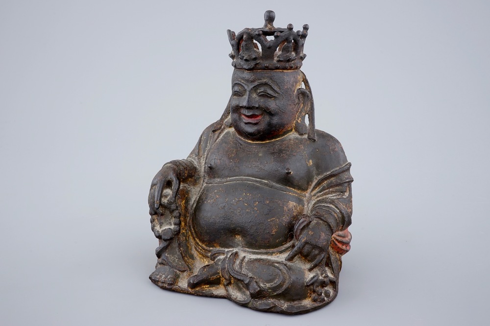 Un mod&egrave;le d'un Bouddha couronn&eacute; en bronze lacqu&eacute; et dor&eacute;, Chine, Dynastie Ming