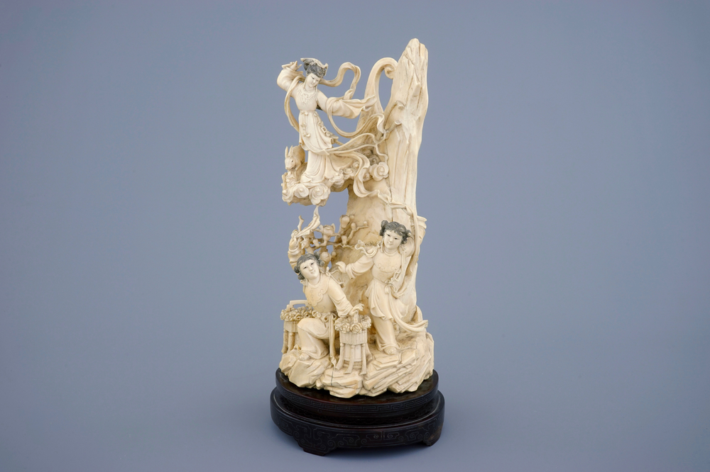 A Chinese carved ivory group of the moon goddess and 2 girls on a wooden base, 19/20th C.