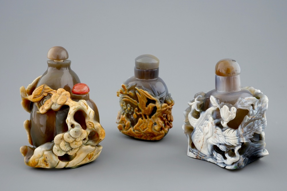 A set of 3 Chinese encrusted agate snuff bottles, 20th C.