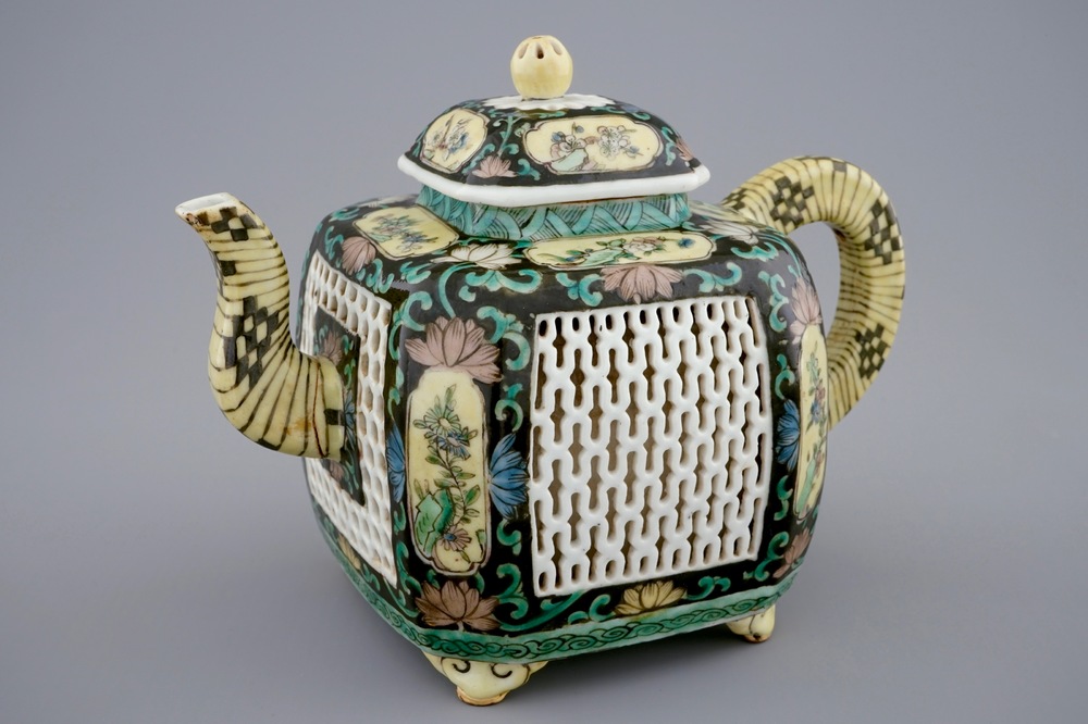 A double-walled reticulated Chinese famille noire teapot, 18/19th C.