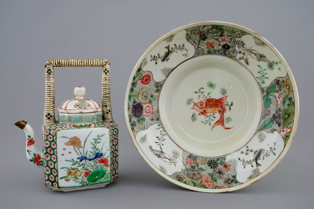 A Chinese famille verte teapot and a plate with fish, Kangxi