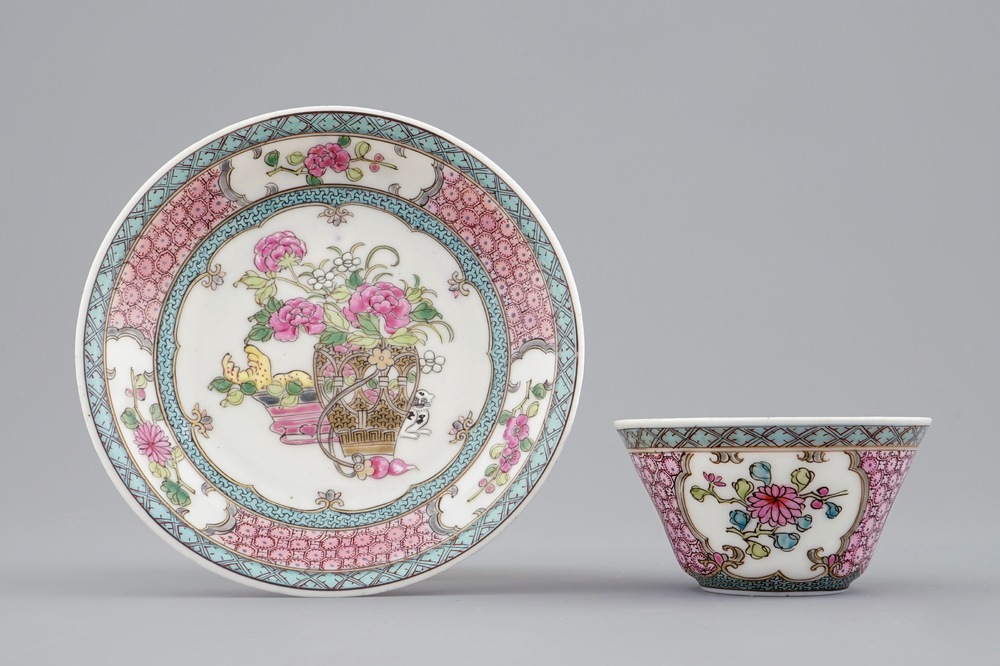 Une tasse et soucoupe en porcelaine de Chine famille rose coquille d'oeuf, Yongzheng, 1723-1735