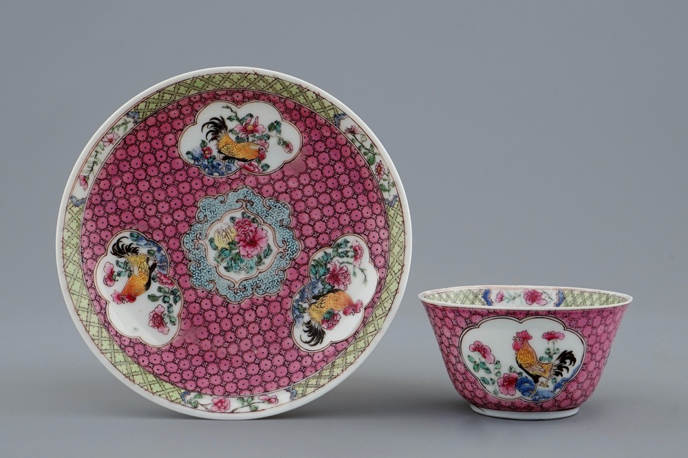 Een Chinese famille rose eierschaal kop en schotel met een haan, Yongzheng, 1723-1735