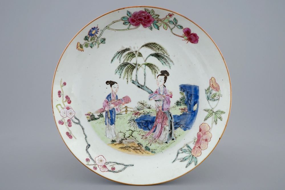 A Chinese famille rose plate with ladies in a garden, Yongzheng, 1723-1735