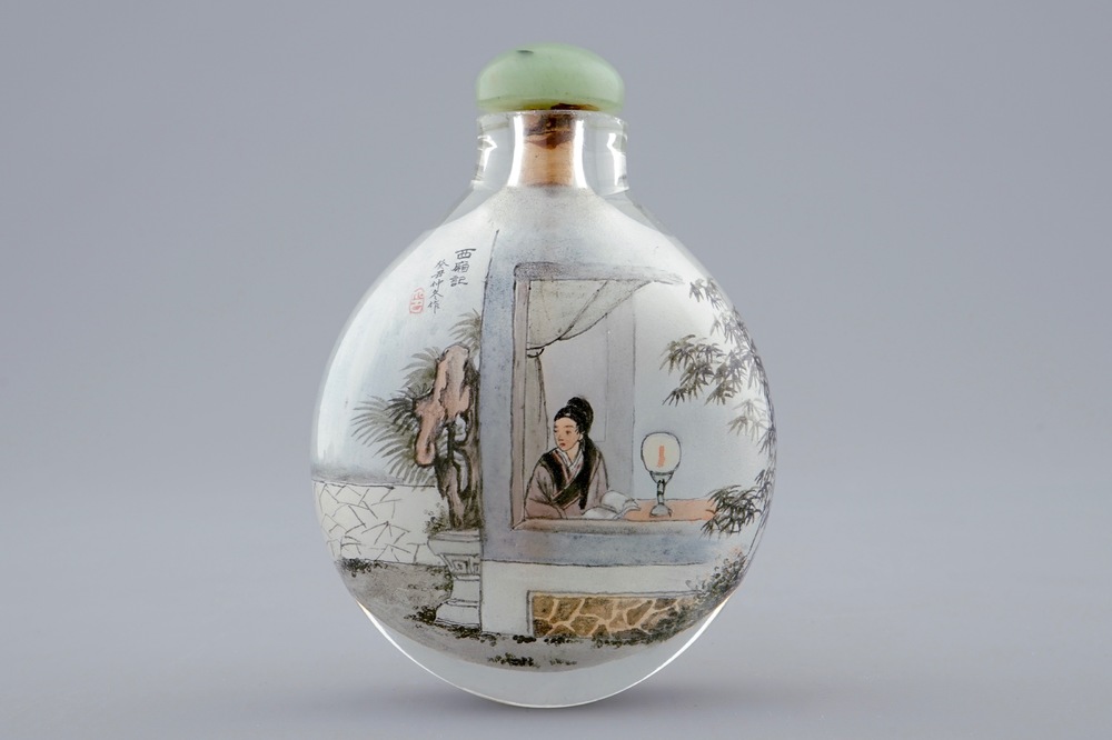Een Chinees snuifflesje met onderglasbeschildering, 20e eeuw