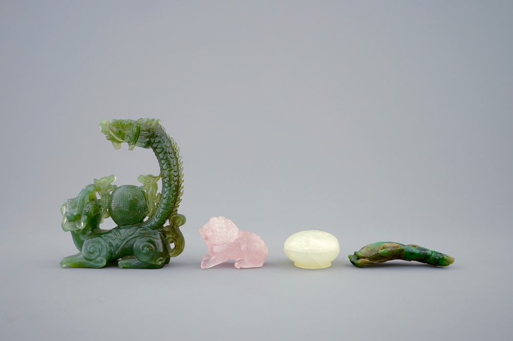 Four various Chinese quartz and jadeite carvings, 19/20th C.