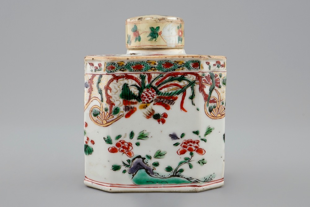 A Chinese famille verte tea caddy with phoenixes, Kangxi