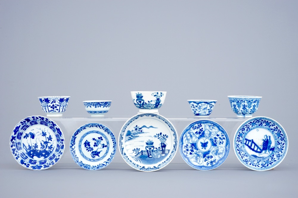 A lot of 5 Chinese blue and white cups and saucers, 18th C.