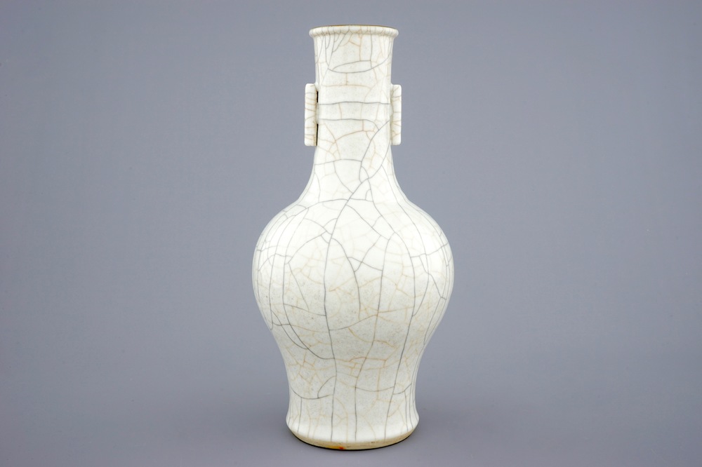 A Chinese ge-type arrow head vase, 18/19th C.