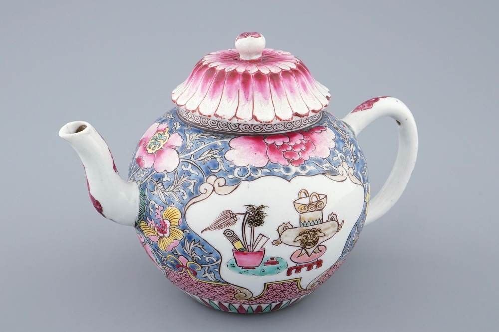 A Chinese famille rose teapot and cover, Yongzheng, 1723-1735