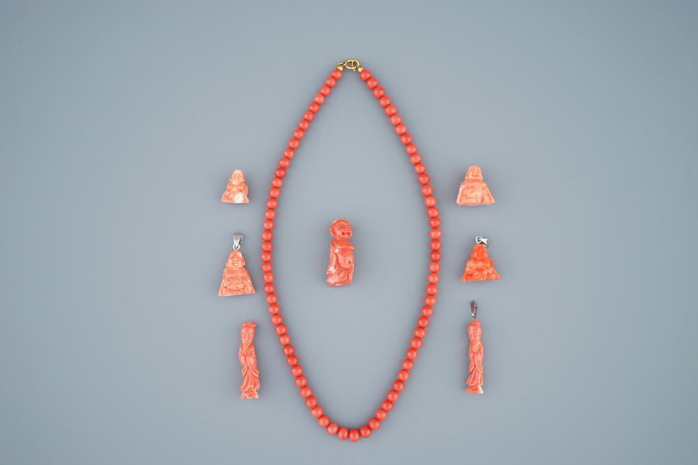 A collection of Chinese carved coral pendants and necklaces, 19/20th C.