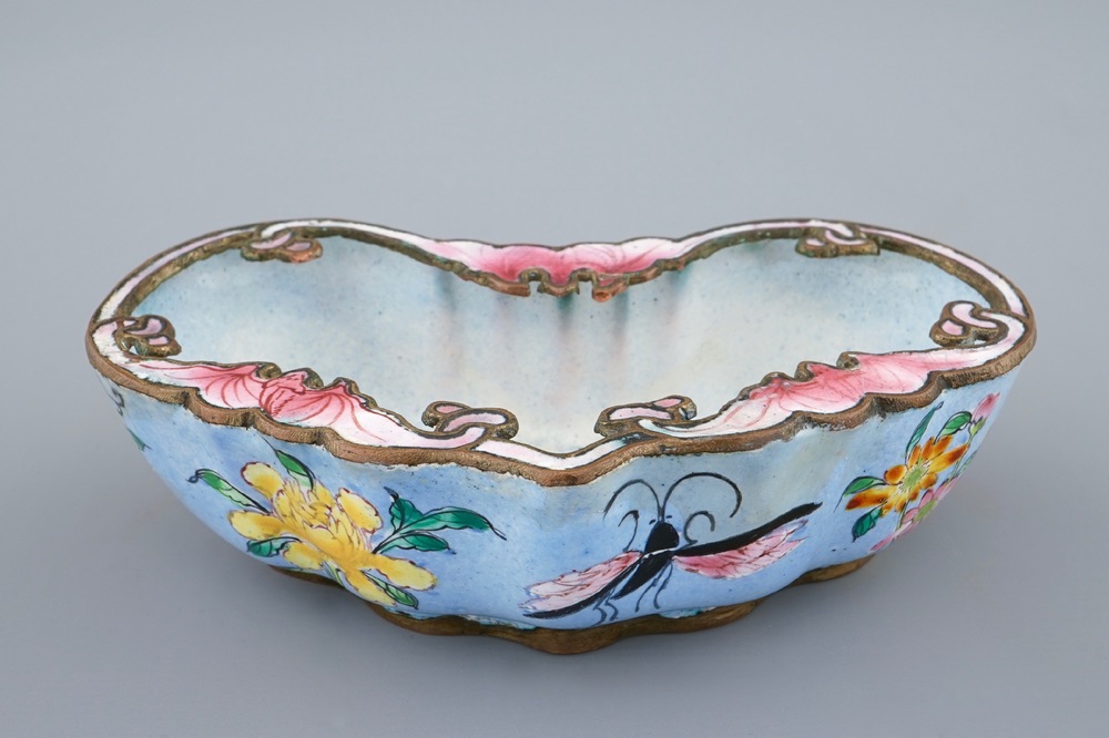 Een Chinese penselenwasser in Canton emaille, 18/19e eeuw