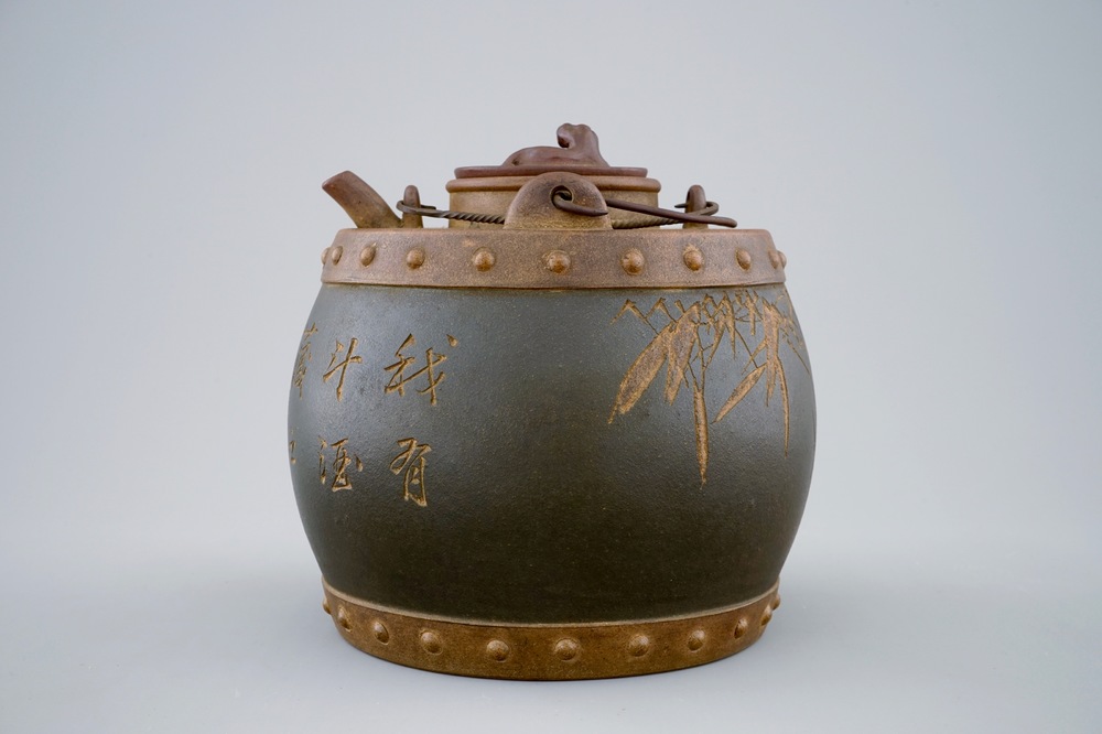 An inscribed Chinese Yixing teapot and cover with inset, 20th C.