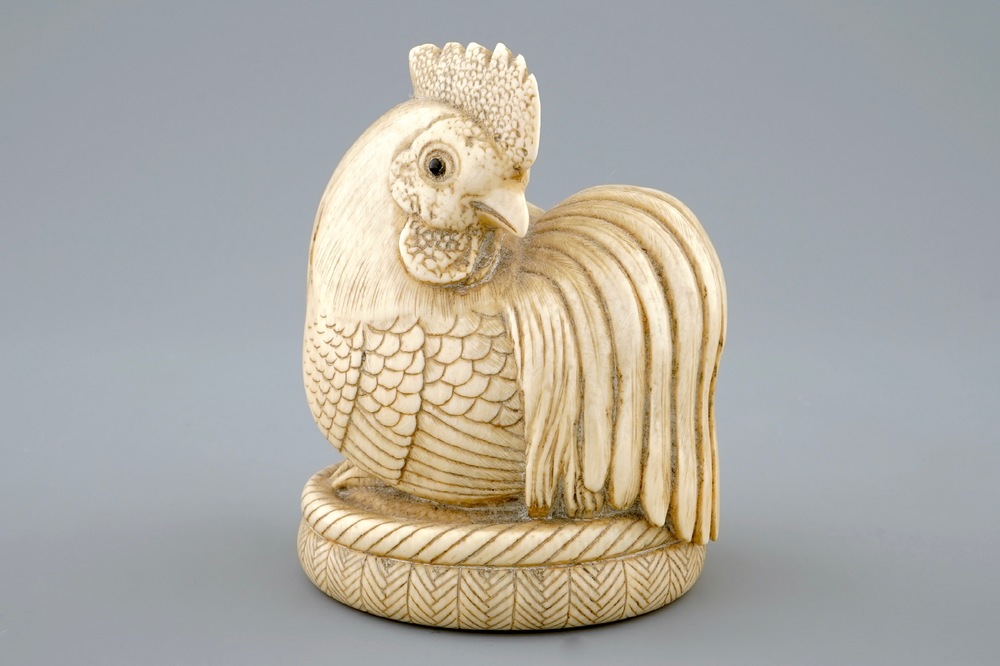 A Japanese ivory netsuke in the shape of a rooster, signed on the base, 19th C.