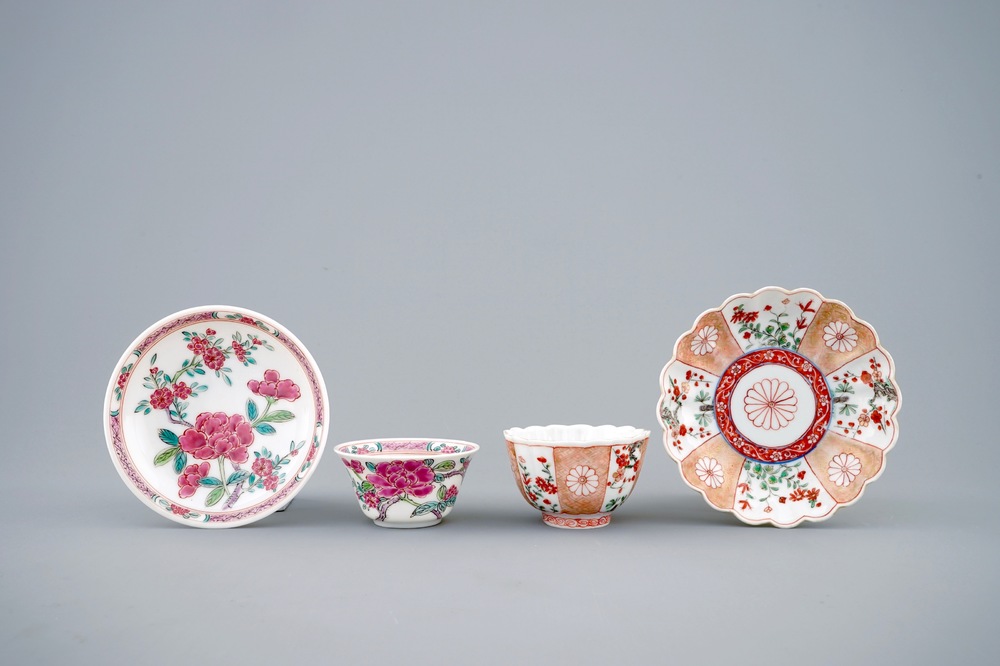 Deux tasses et soucoupes en porcelaine de Chine famille rose et verte-Imari, Kangxi/Yongzheng