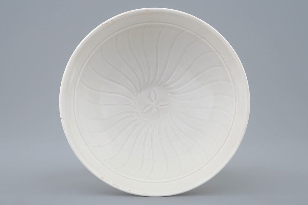 Une coupe qingbai &agrave; d&eacute;cor incis&eacute;, Chine, Dynastie Song du Sud (1127-1279)