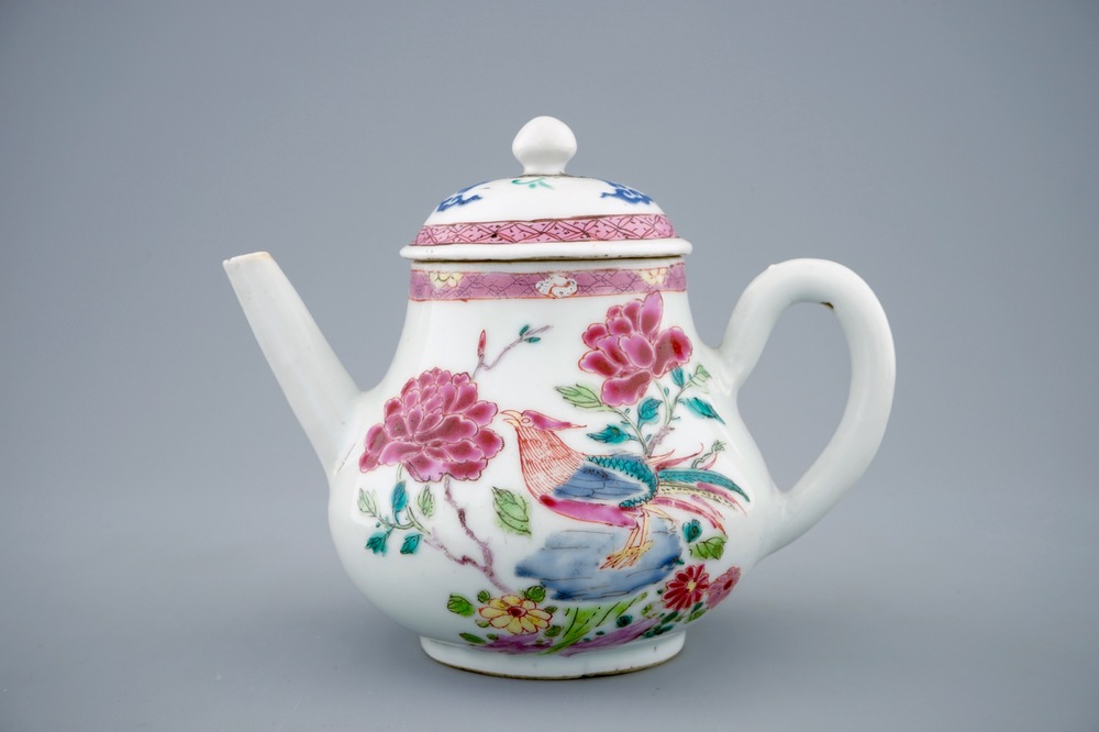Une th&eacute;i&egrave;re et son couvercle en porcelaine de Chine famille rose &agrave; d&eacute;cor de faisants, Yongzheng, 1723-1735
