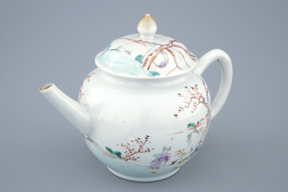 A fine Chinese export porcelain teapot and cover, Qianlong, 18th C.