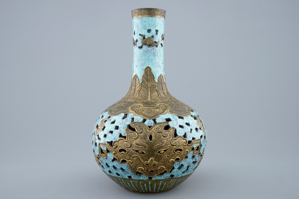 A Chinese double-walled tianqiuping vase with robin's egg and gilt black glazed design, 19/20th C.