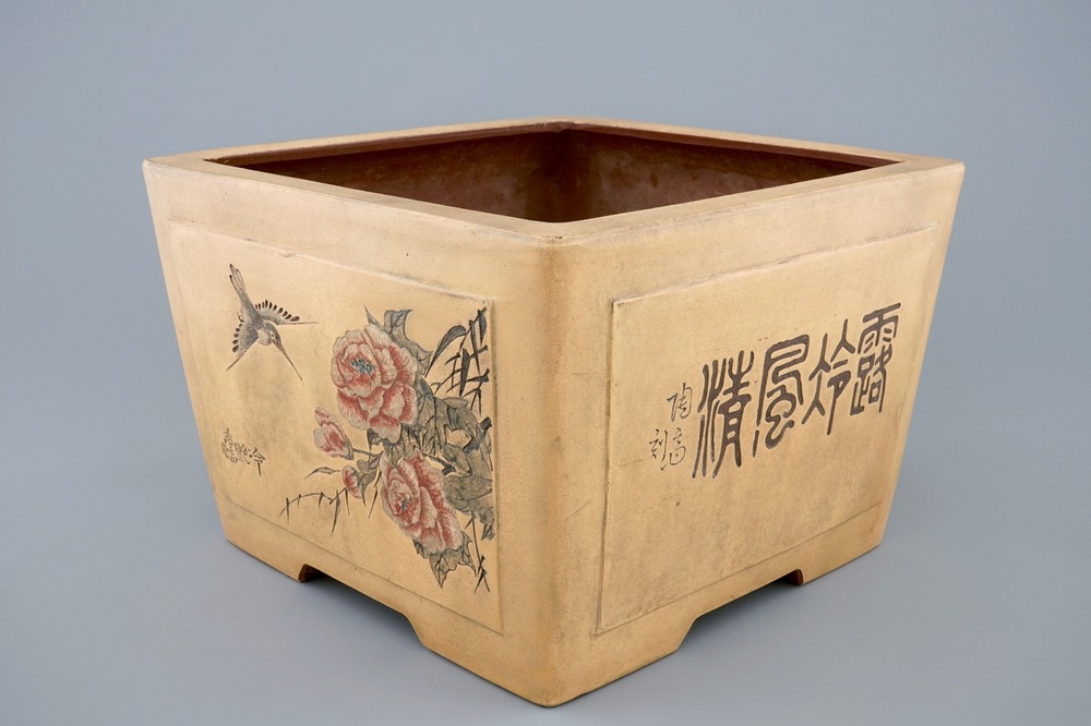 A rectangular decorated Chinese Yixing jardiniere with inscriptions, 20th C.