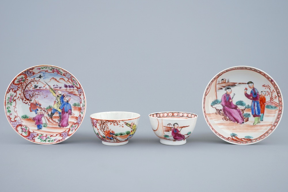 Deux tasses et soucoupes en porcelaine de Chine famille rose aux d&eacute;cors mandarins, Qianlong