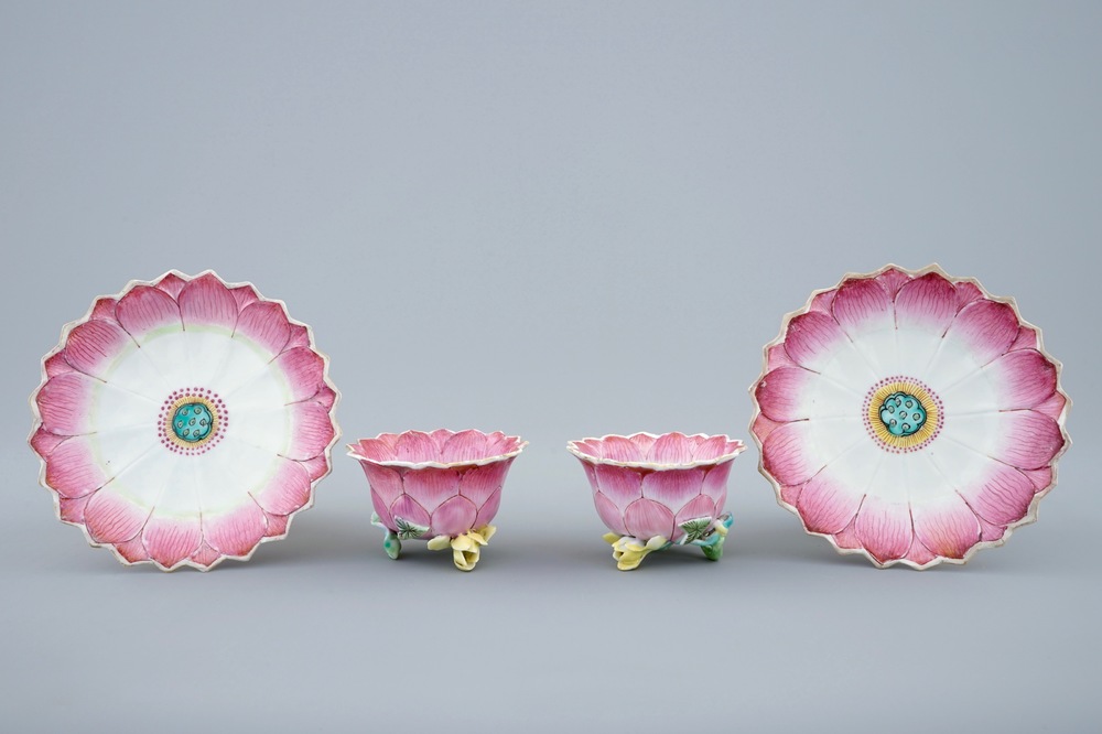 Een paar Chinese famille rose koppen en schotels in lotusvorm, Yongzheng, 1723-1735