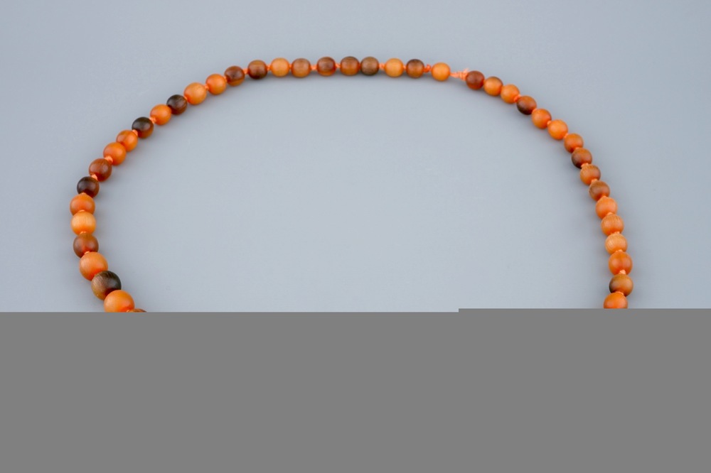 A Chinese rhino horn beads necklace, 19th C.