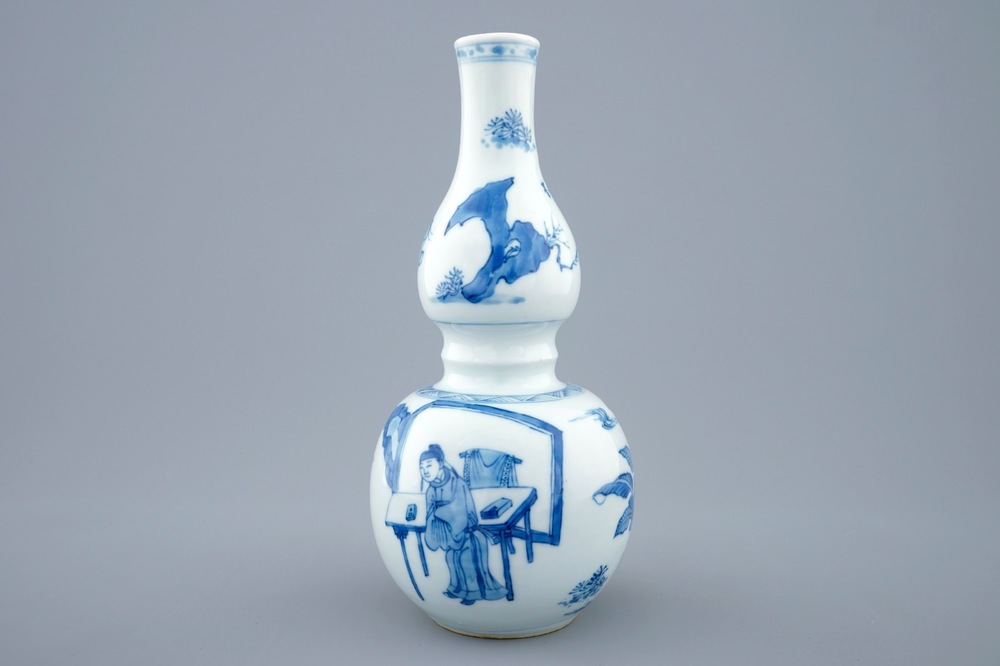 Een blauw-witte Chinese dubbele gourde vaas, Kangxi